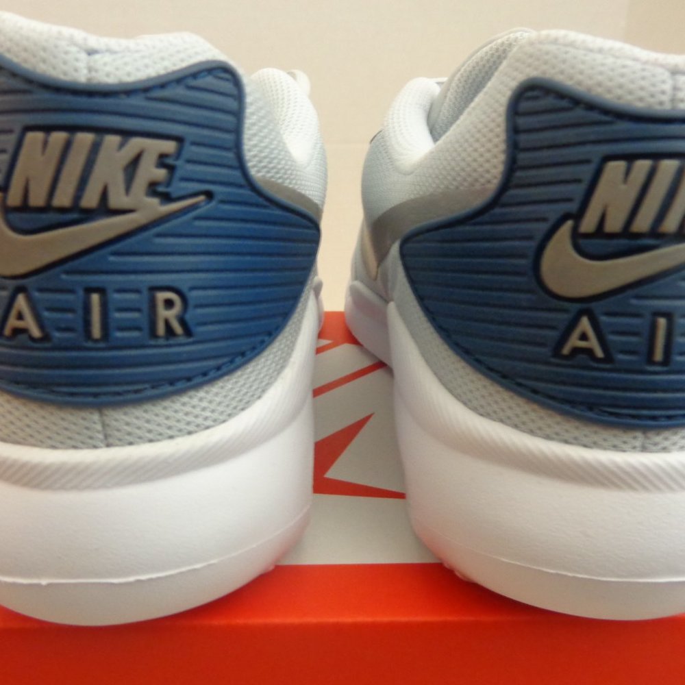 Nike Air Max Oketo. New. Women Size: 8. - Picture 4 of 9